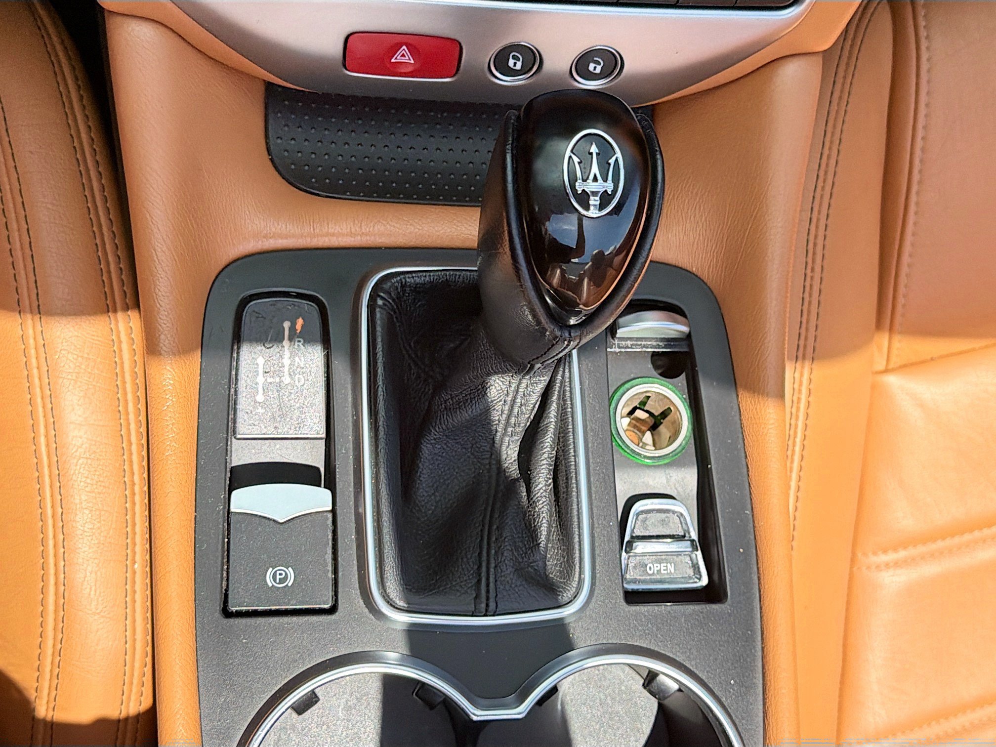 Used 2016 Maserati GranTurismo MC RWD image 28