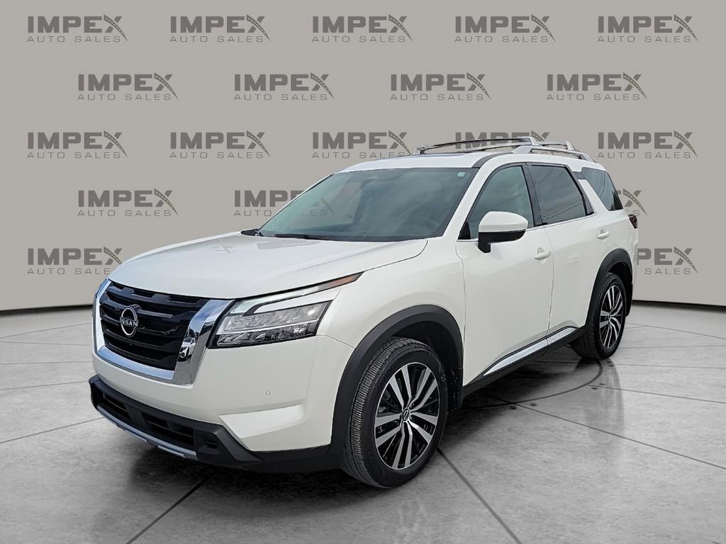 Used 2024 Nissan Pathfinder Platinum image 1