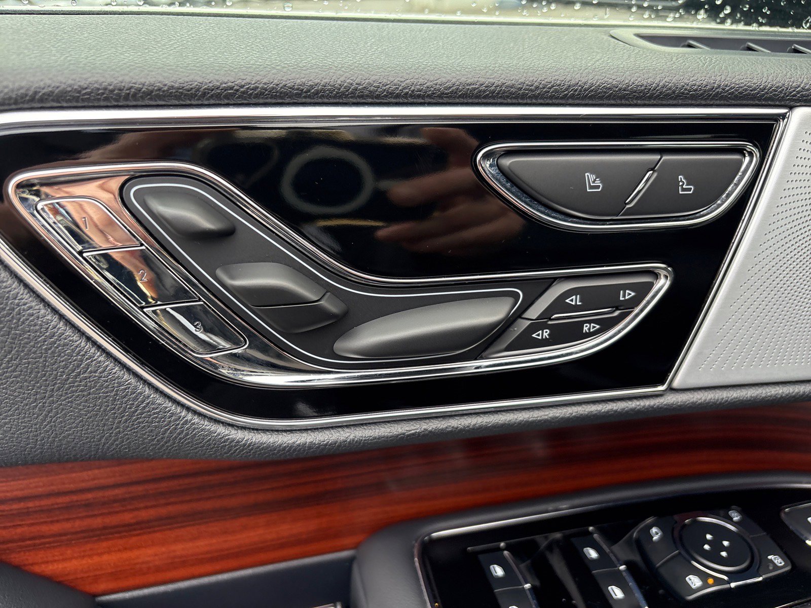 Used 2024 Lincoln Navigator Reserve image 23