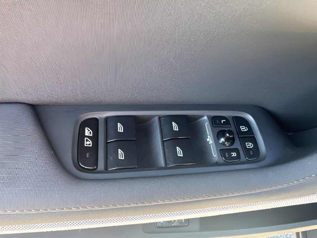 Used 2023 Polestar Polestar 2 w/ Pilot Pack AWD/4WD image 25