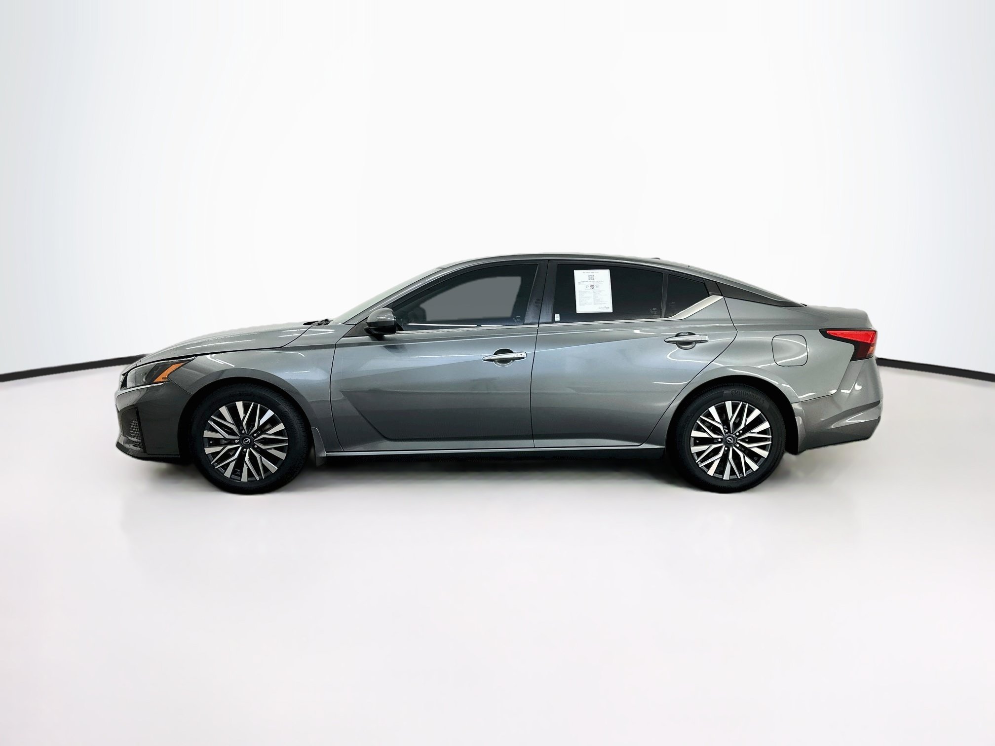 Used 2023 Nissan Altima 2.5 SV FWD image 4