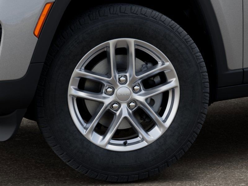 New 2026 Jeep Grand Cherokee Laredo image 8