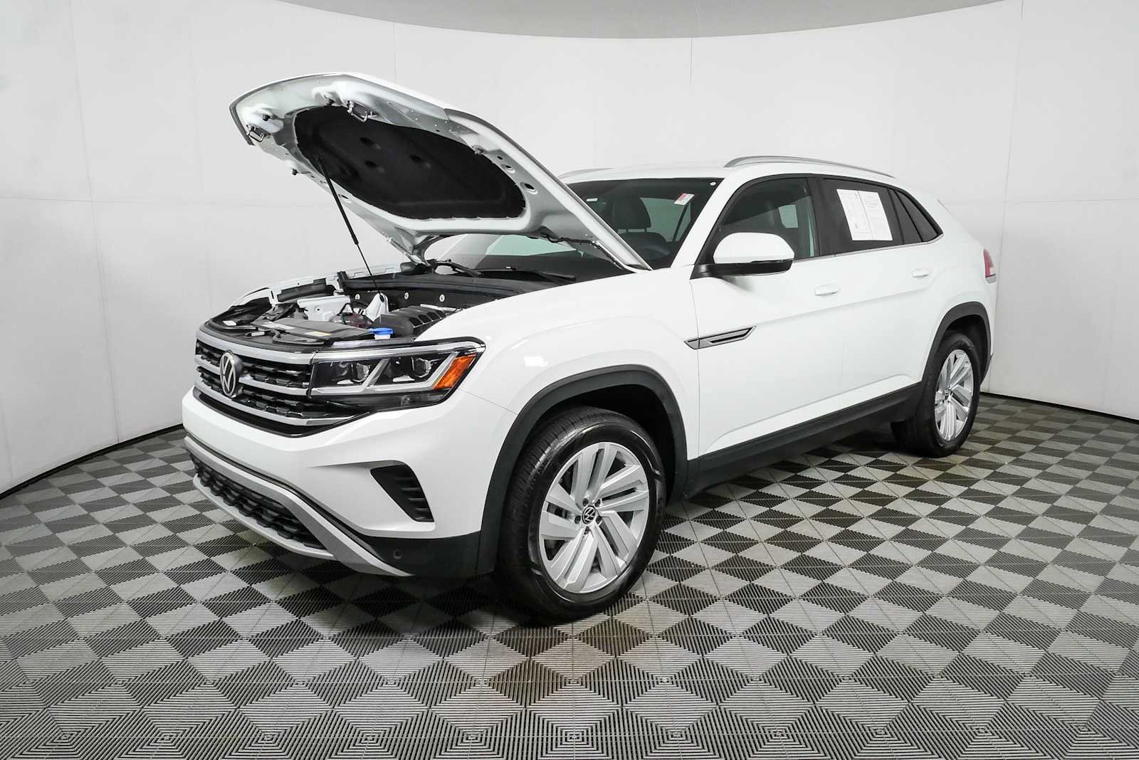 Certified 2023 Volkswagen Atlas Cross Sport SE FWD image 31