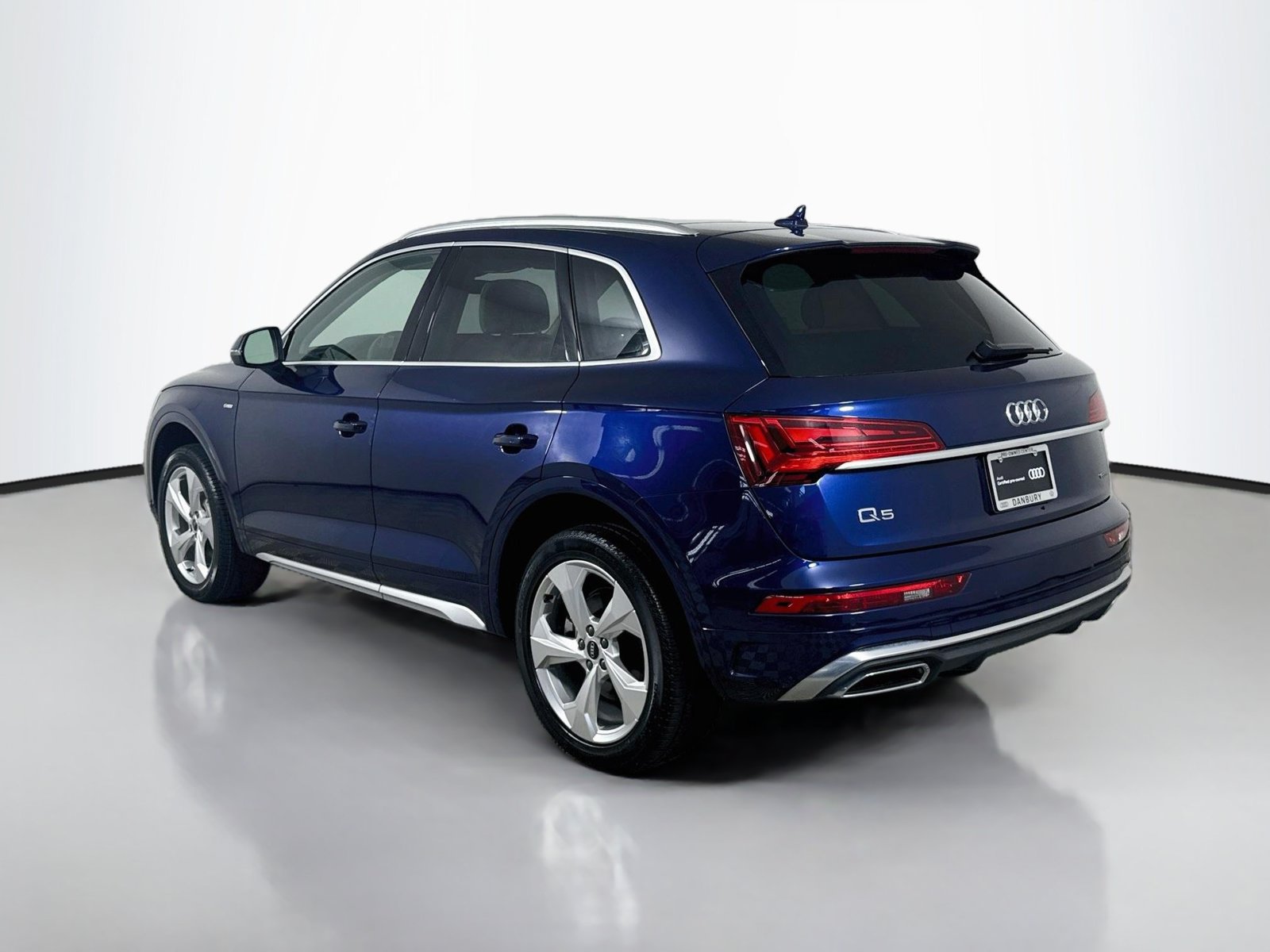 Certified 2024 Audi Q5 2.0T Premium Plus w/ Premium Plus Package AWD/4WD image 3