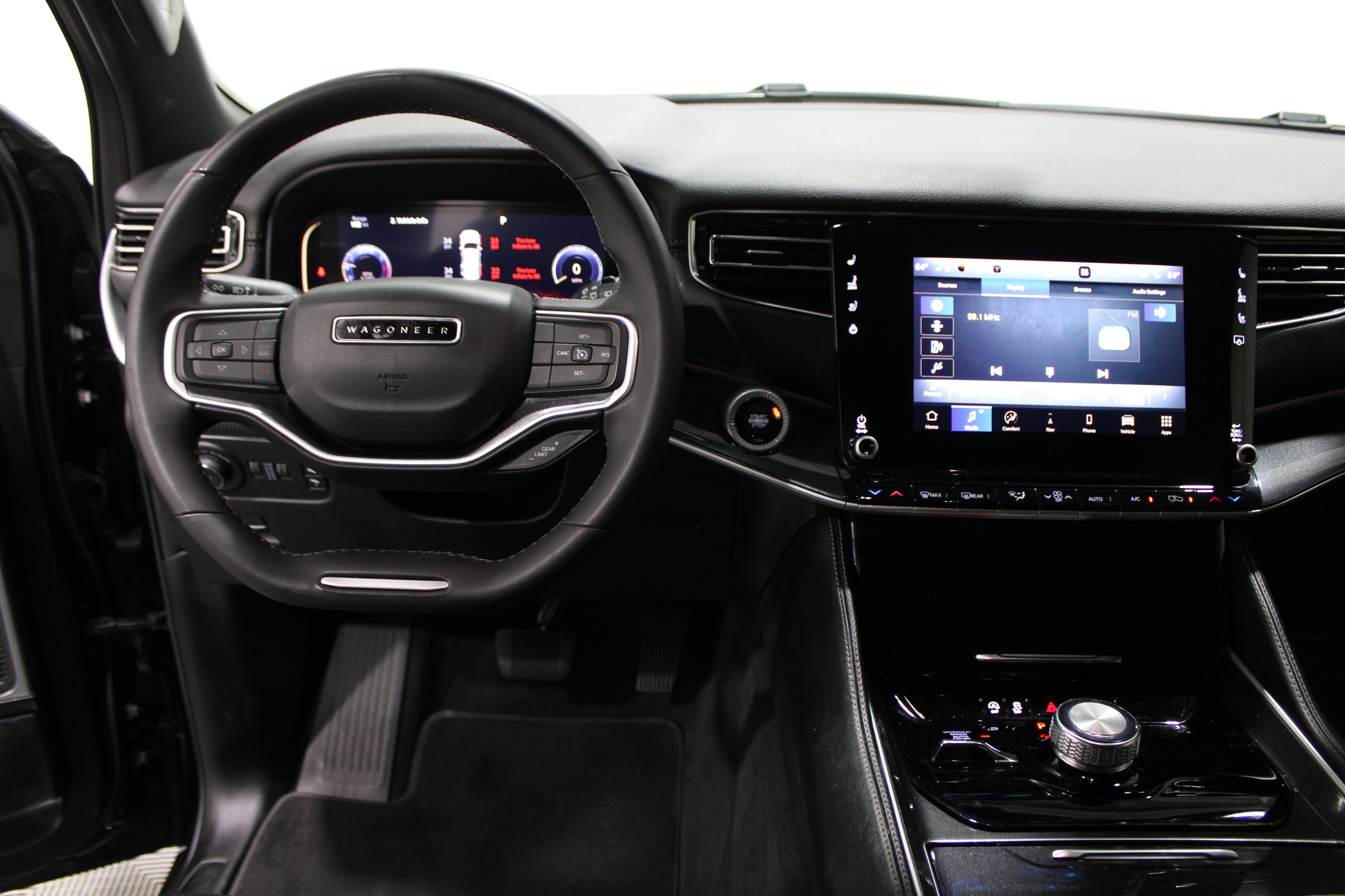 Used 2023 Jeep Wagoneer 4WD w/ Premium Group I image 2