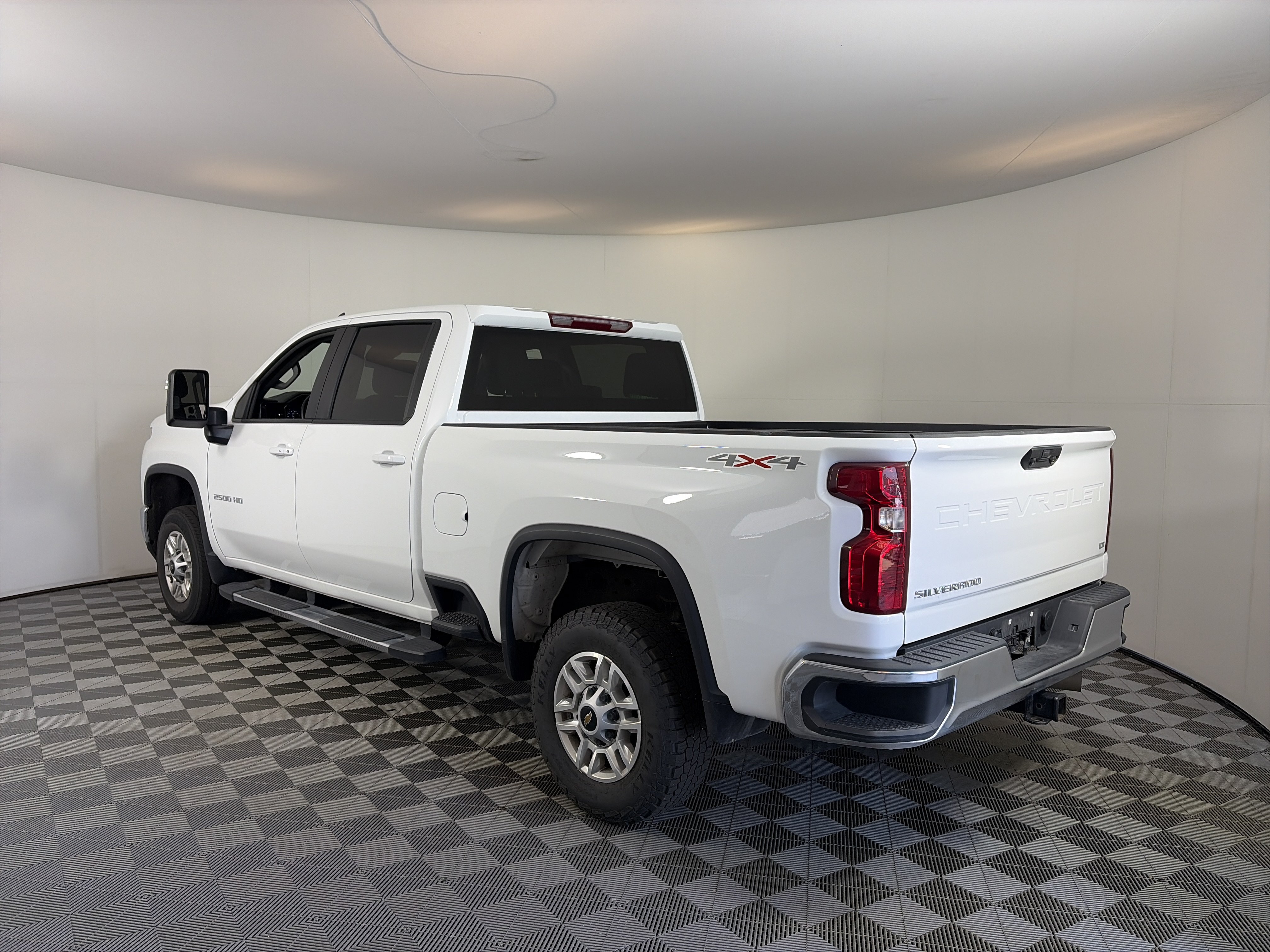 Used 2025 Chevrolet Silverado 2500 LT w/ Convenience Package AWD/4WD image 8