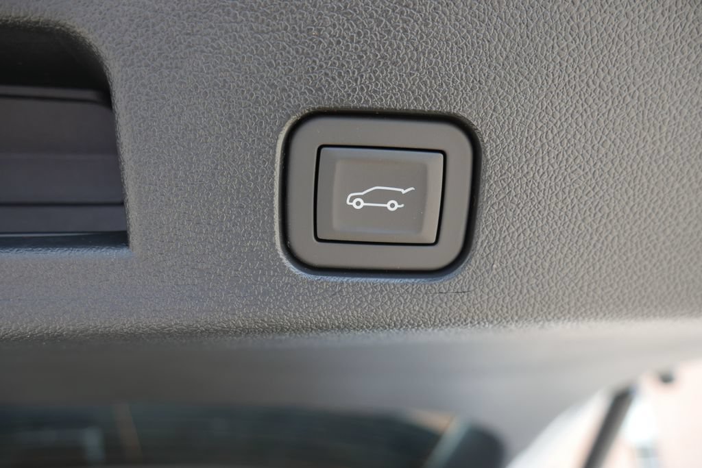 New 2026 Chevrolet Traverse High Country w/ LPO, Floor Liner Package AWD/4WD image 9