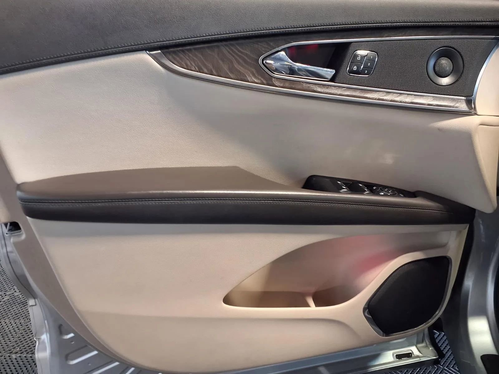 Used 2019 Lincoln Nautilus Reserve image 17