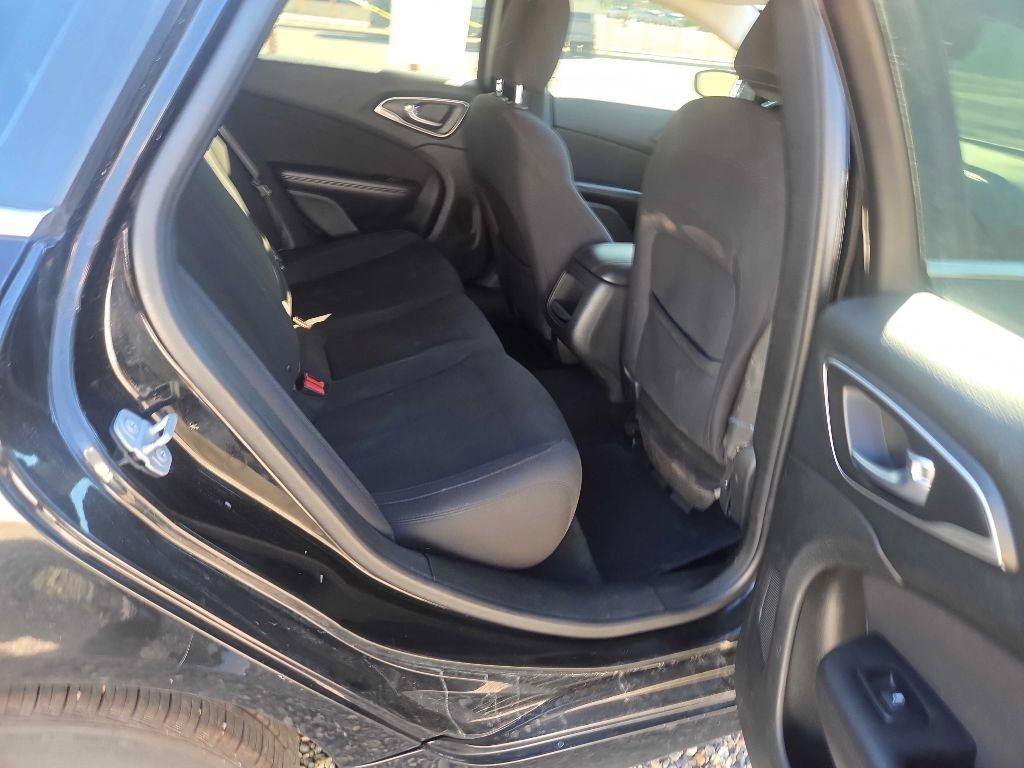 Used 2015 Chrysler 200 Limited w/ Convenience Group FWD image 18