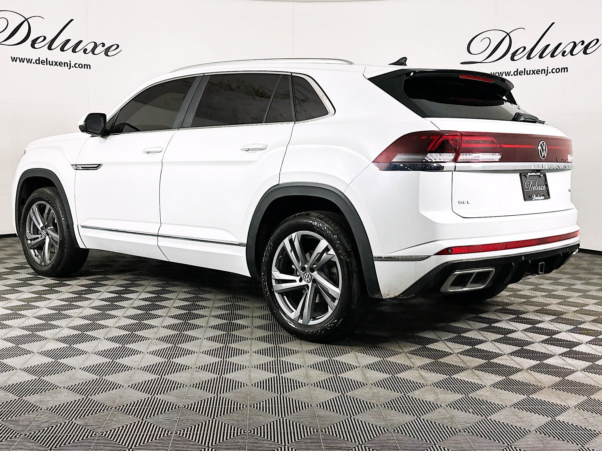 Used 2024 Volkswagen Atlas Cross Sport SEL R-Line AWD/4WD image 4