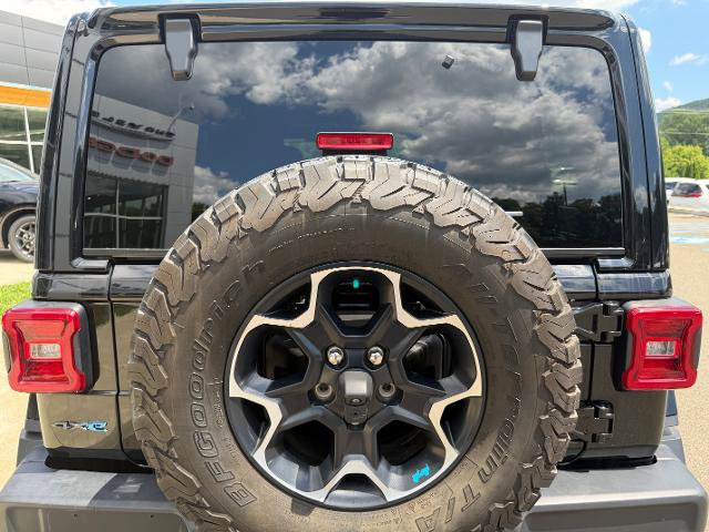 Used 2023 Jeep Wrangler Unlimited Rubicon 4xe w/ Cold Weather Group AWD/4WD image 6