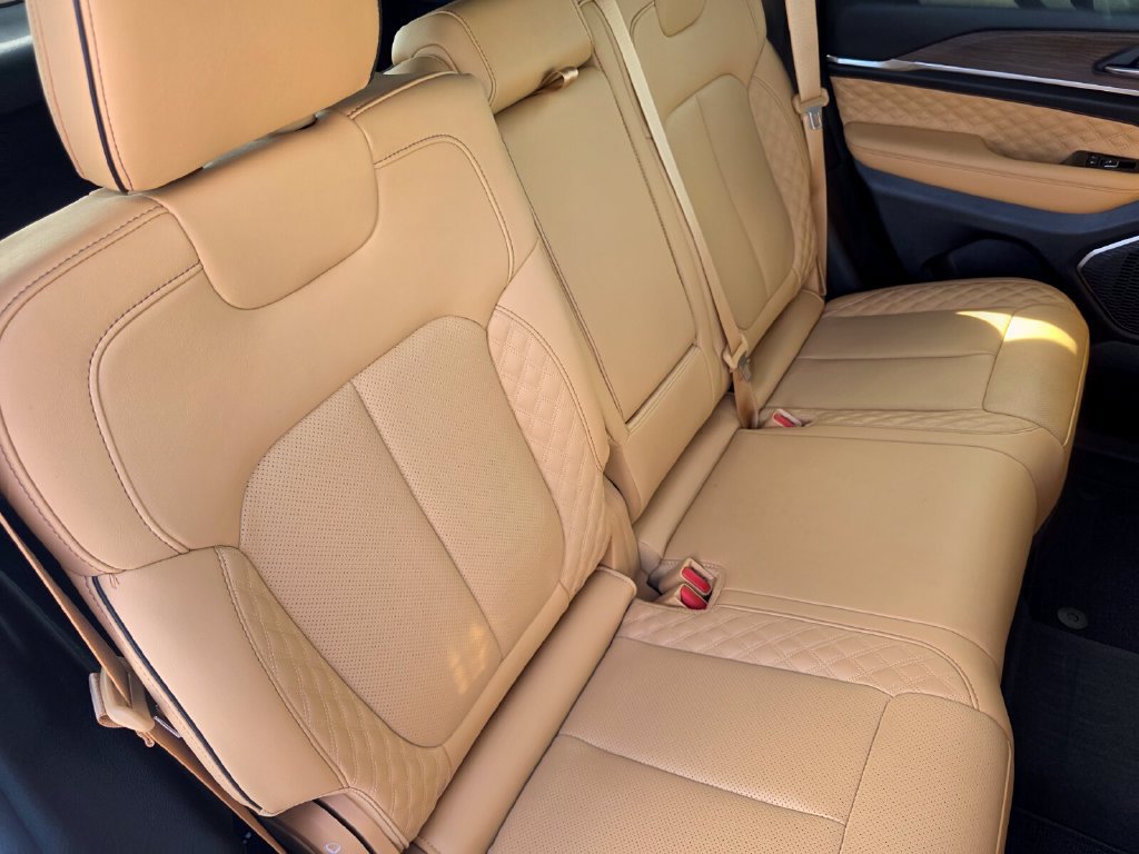 Used 2025 Jeep Grand Cherokee Summit w/ Adv Protech Group IV AWD/4WD image 27