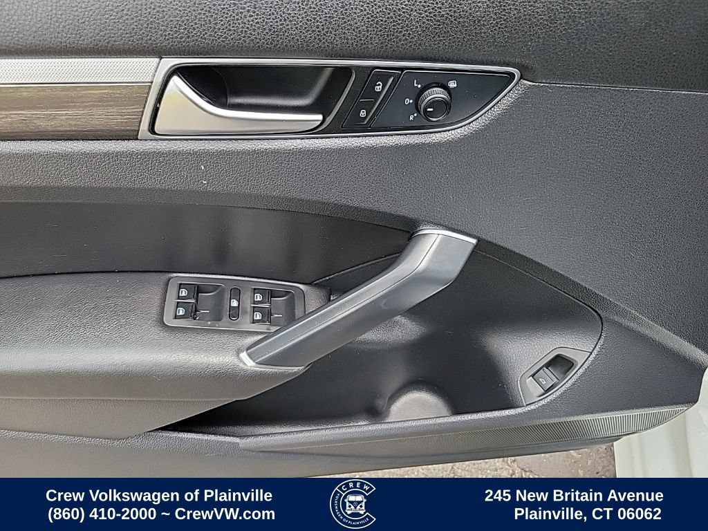 Used 2018 Volkswagen Passat 2.0T SE FWD image 39