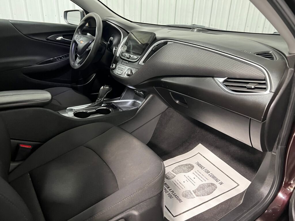 Used 2020 Chevrolet Malibu LT image 3
