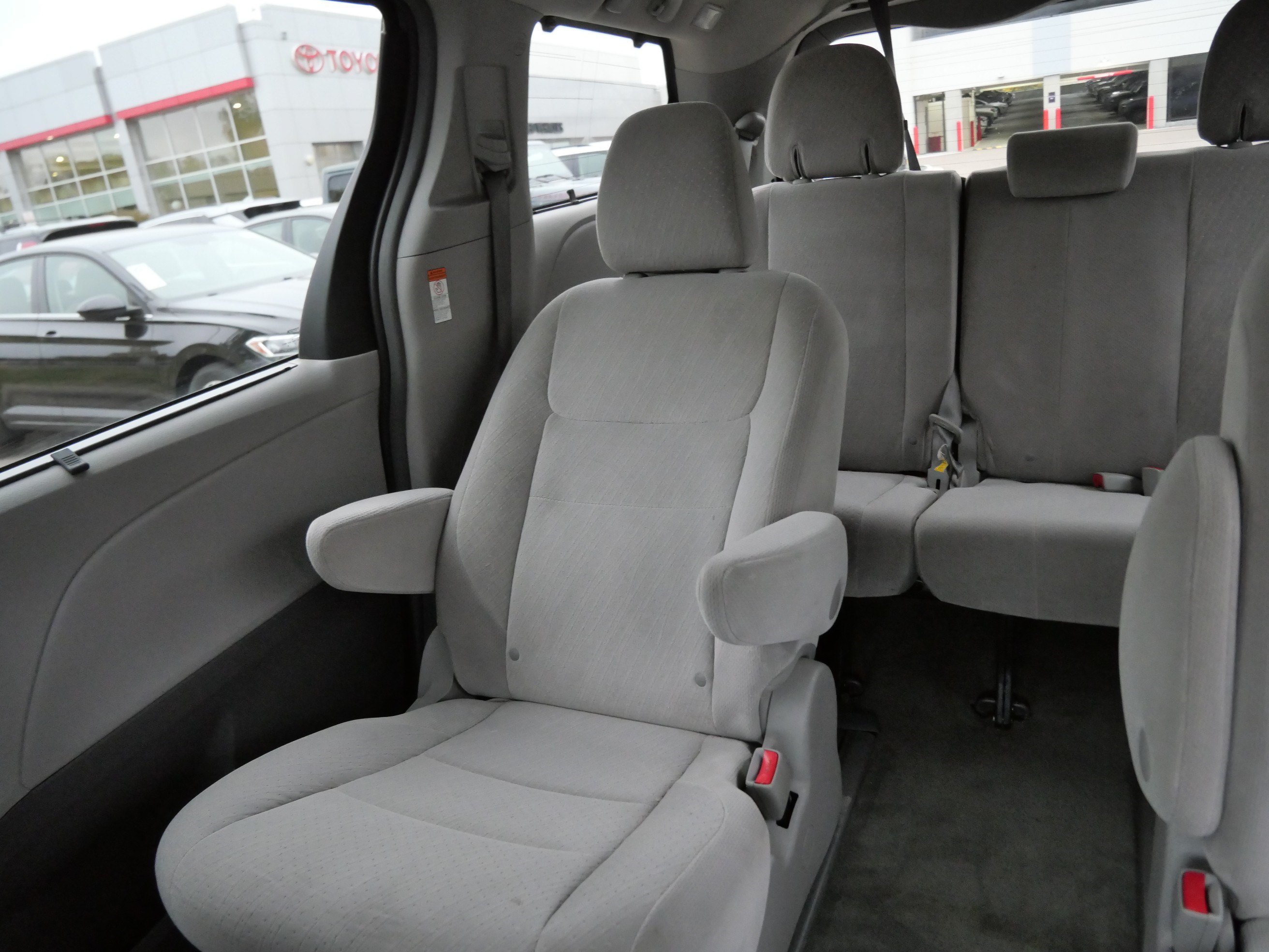 Used 2017 Toyota Sienna LE AWD/4WD image 12