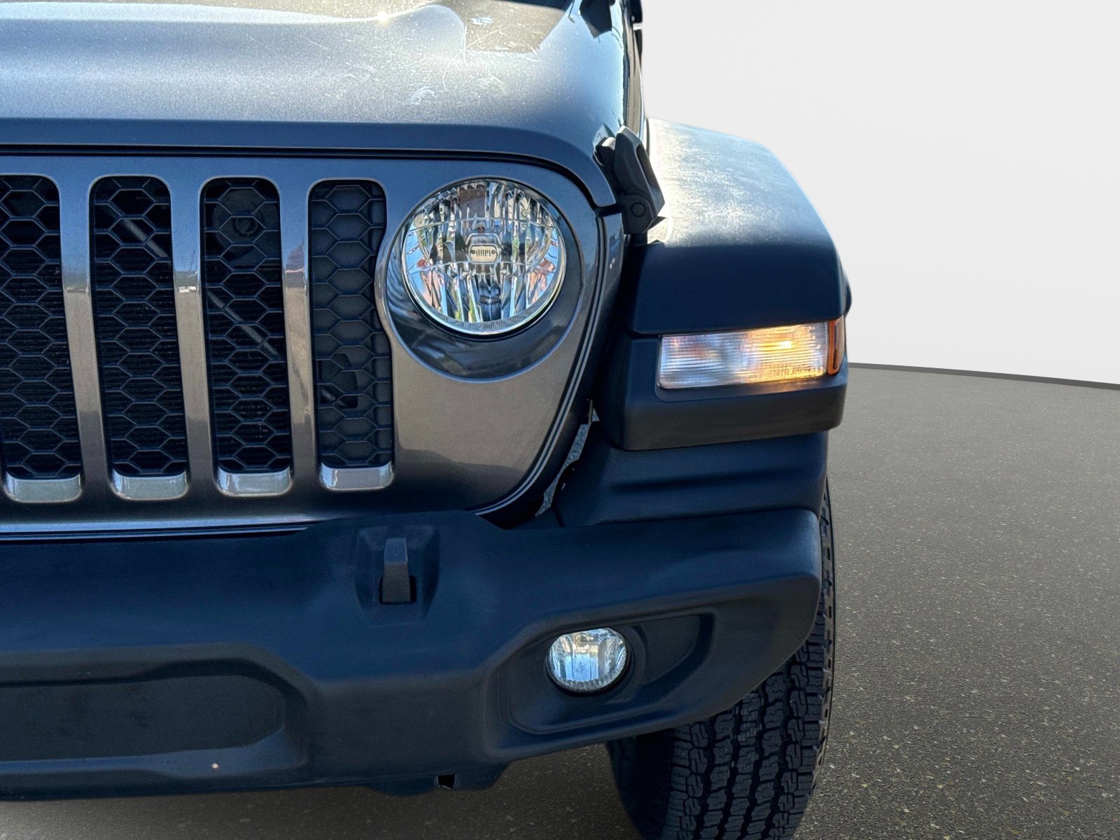 Used 2020 Jeep Gladiator Sport w/ Quick Order Package 24S AWD/4WD image 10