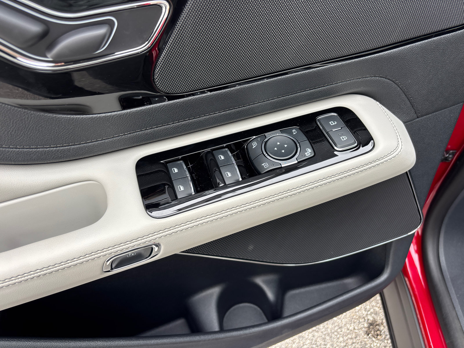 New 2026 Lincoln Aviator AWD image 13