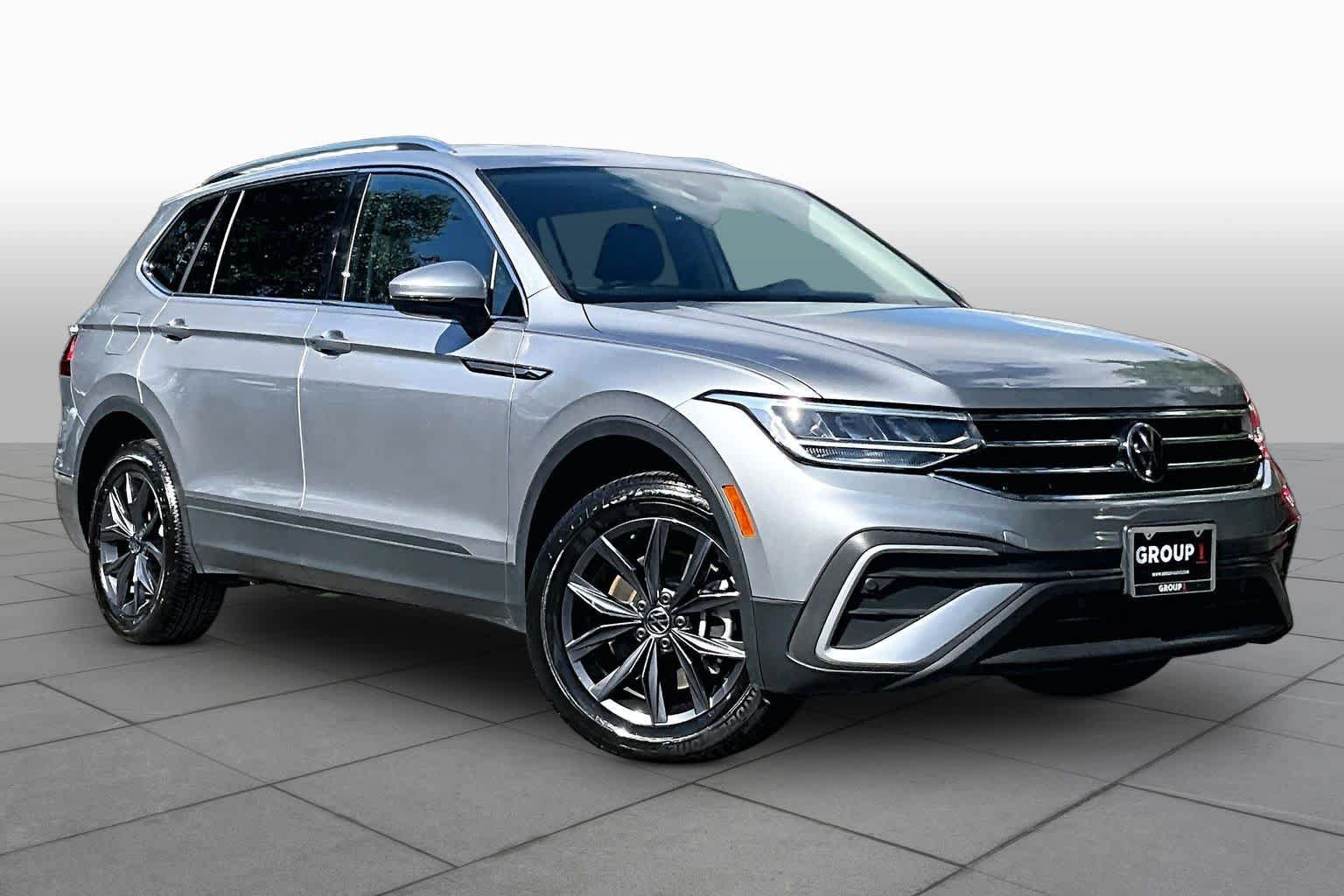 Used 2023 Volkswagen Tiguan SE FWD image 3