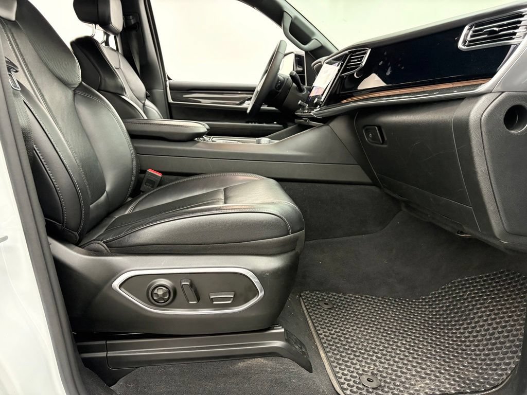 Used 2023 Jeep Wagoneer 4WD image 32