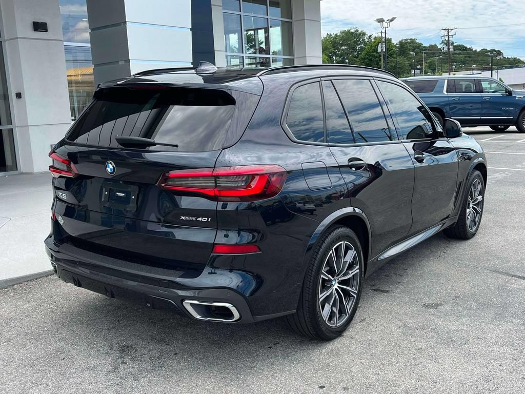 Used 2021 BMW X5 xDrive40i w/ M Sport Package AWD/4WD image 3