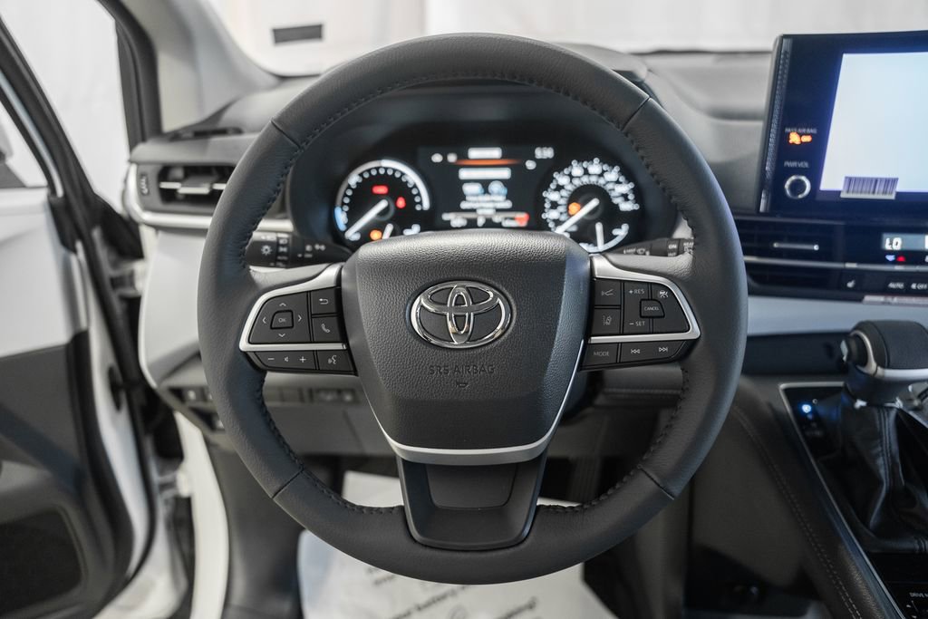 New 2026 Toyota Sienna XLE AWD/4WD image 31