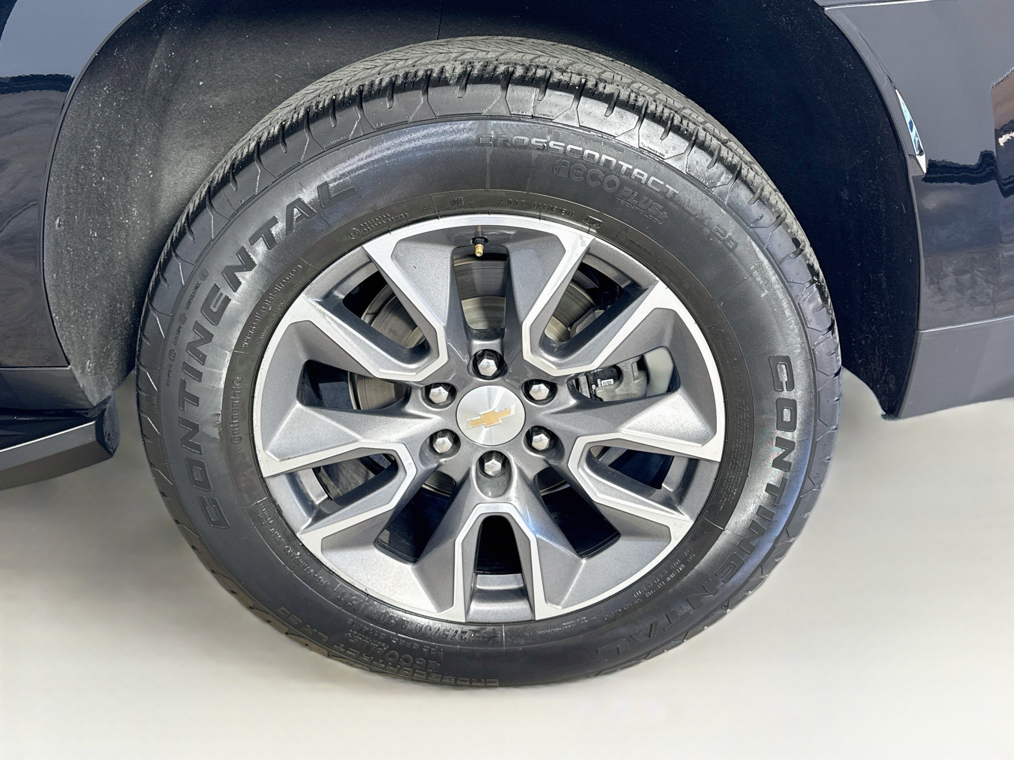 Used 2024 Chevrolet Suburban LT RWD image 34
