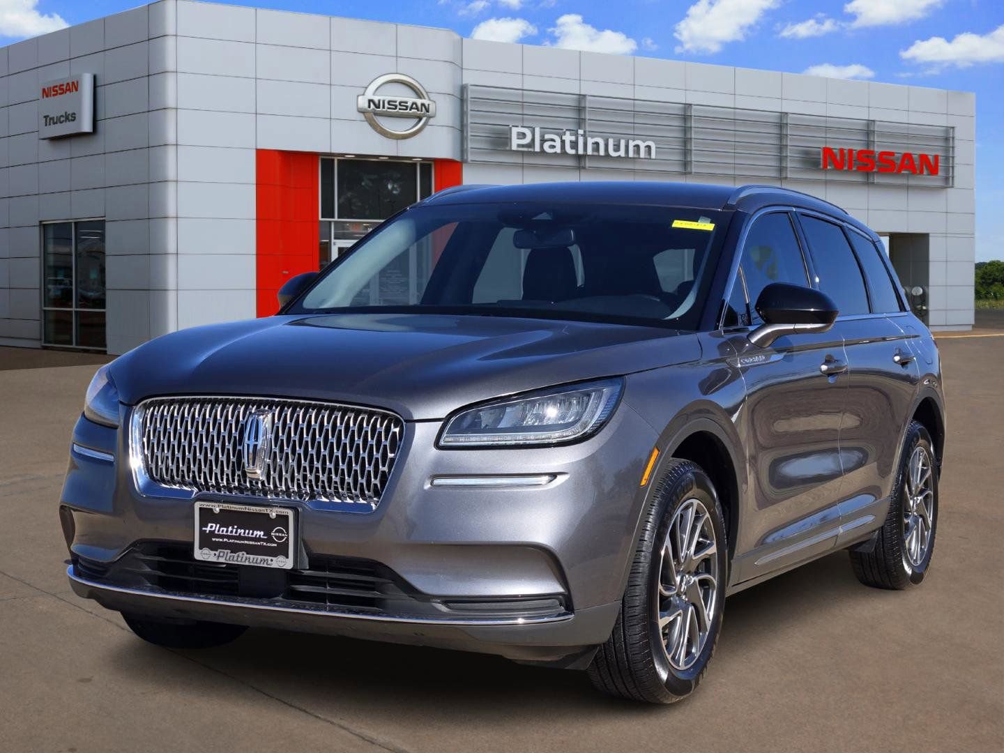 Used 2022 Lincoln Corsair FWD image 2