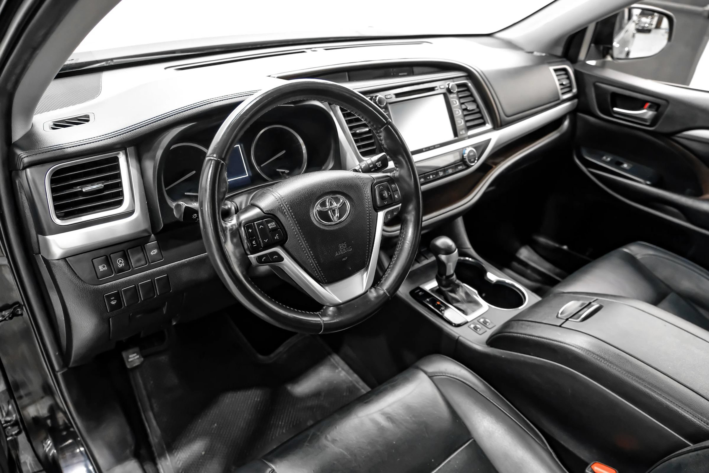 Used 2019 Toyota Highlander XLE FWD image 14