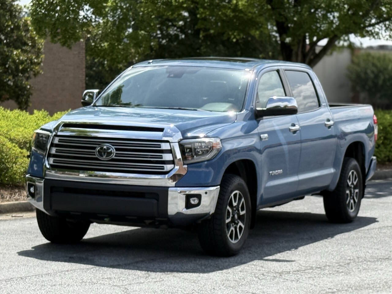 Used 2018 Toyota Tundra Limited w/ Limited Premium Package AWD/4WD image 2