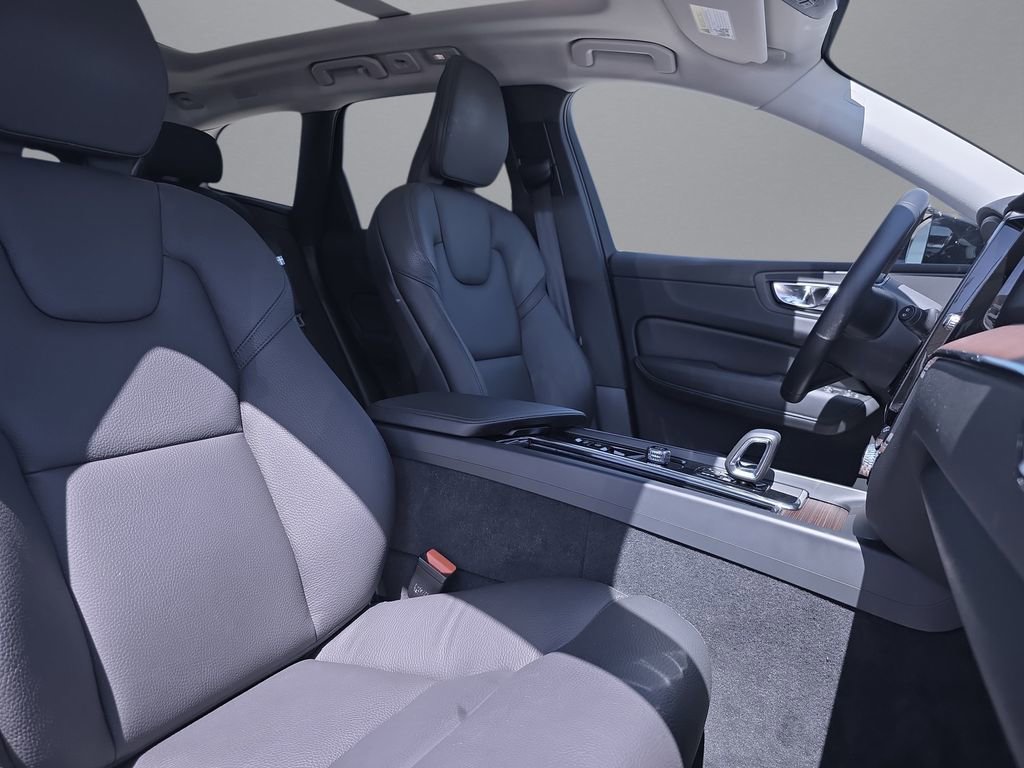 Certified 2023 Volvo XC60 T8 Plus AWD/4WD image 12