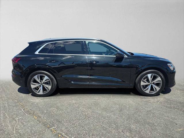 Used 2024 Audi Q8 e-tron Premium Plus AWD/4WD image 2