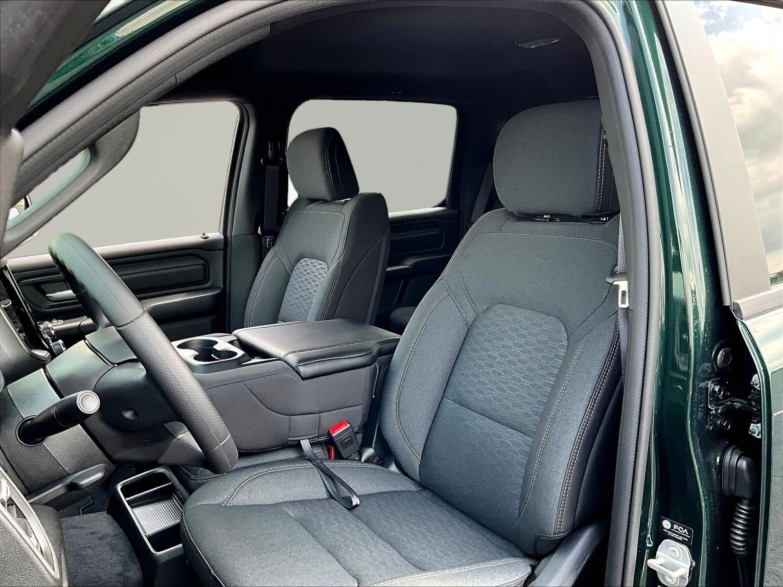 New 2026 RAM 1500 Express AWD/4WD image 17