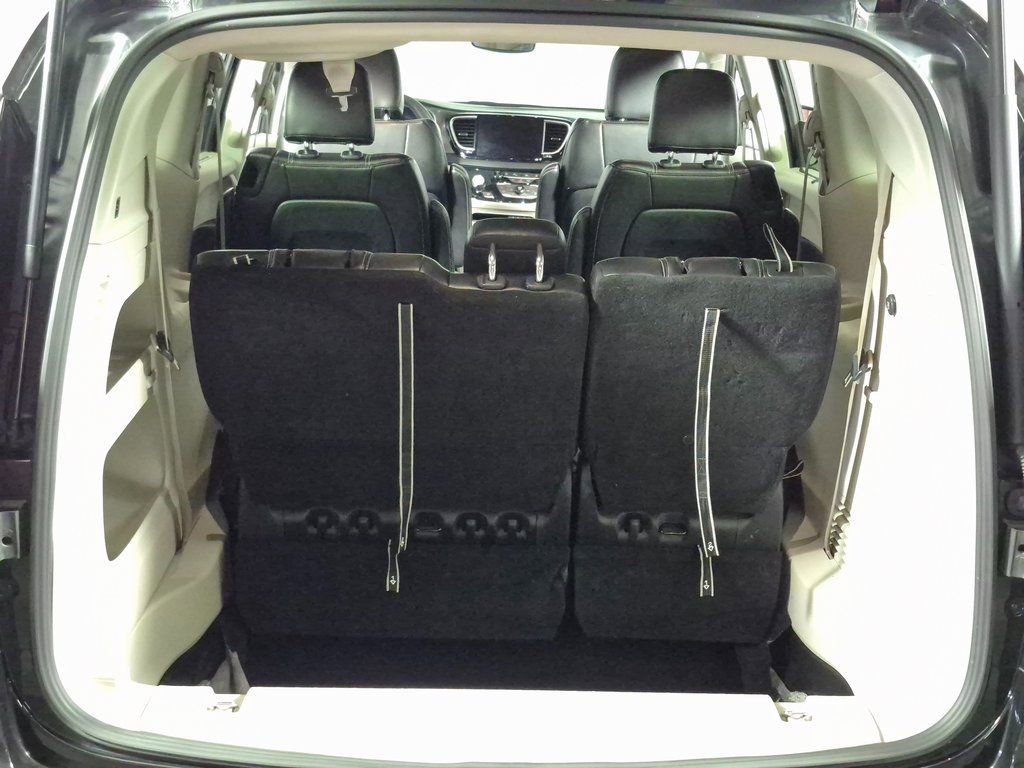 Used 2023 Chrysler Pacifica Touring-L image 24