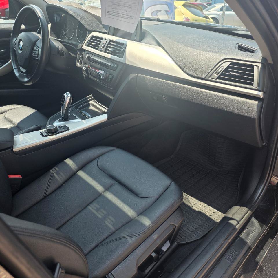 Used 2014 BMW 320i xDrive Sedan AWD/4WD image 25