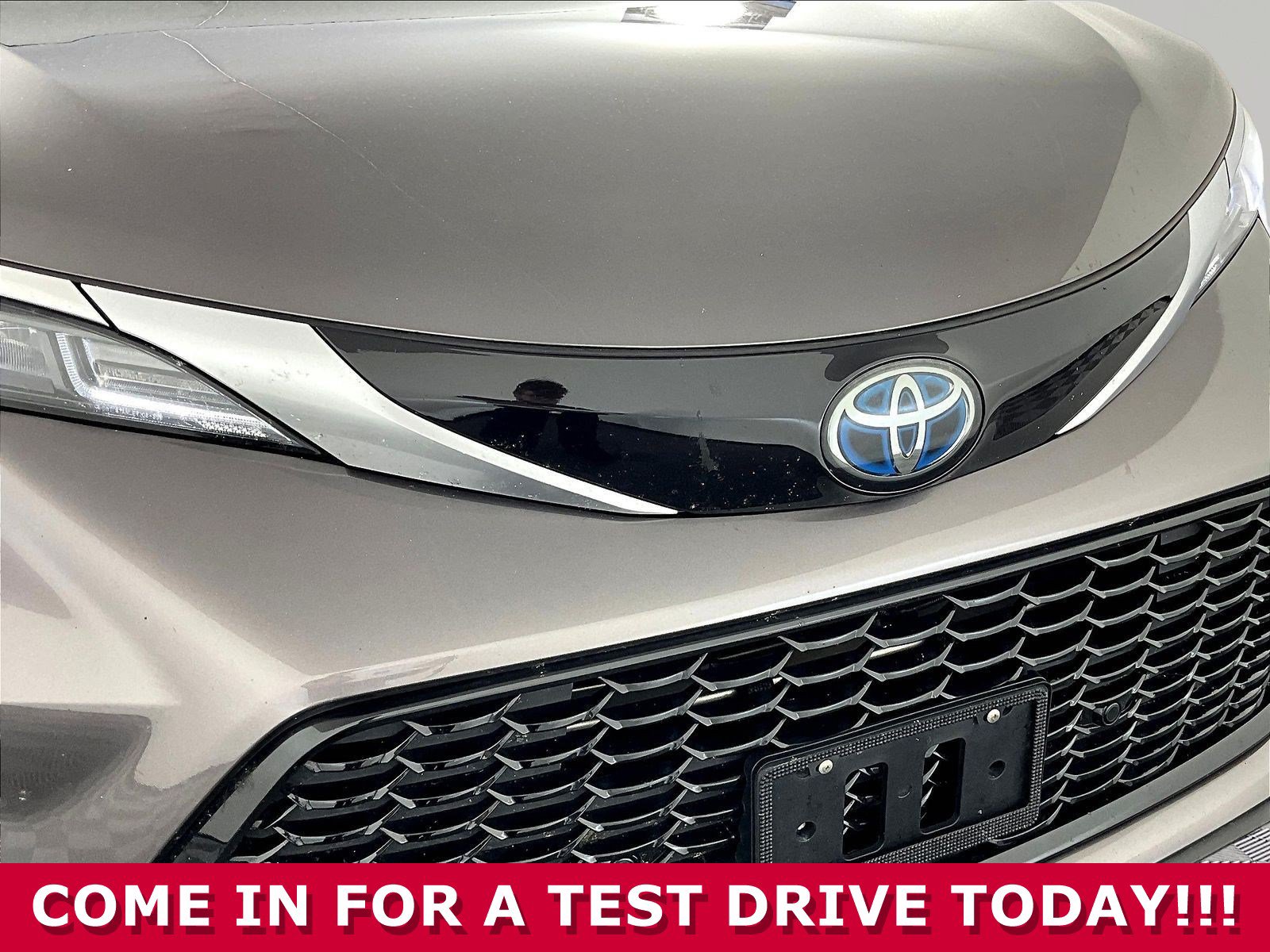 Used 2021 Toyota Sienna XSE FWD image 30