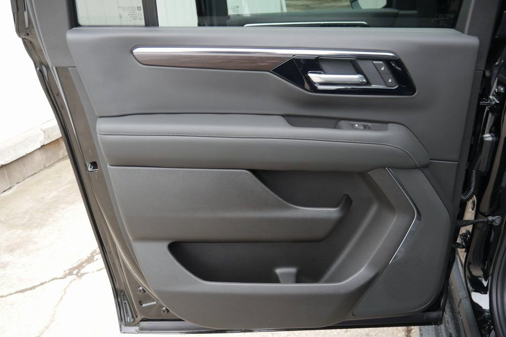 New 2026 Chevrolet Suburban LS image 30