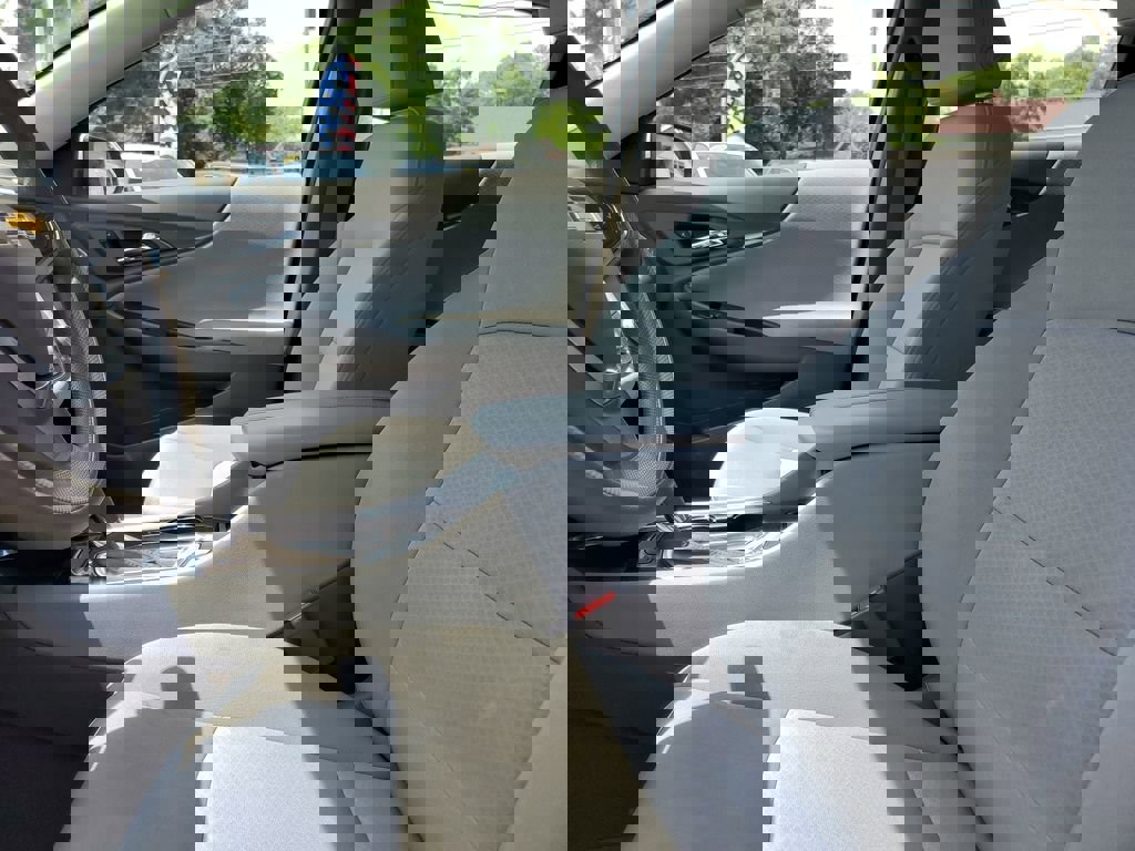 Used 2019 Chevrolet Malibu LT image 17