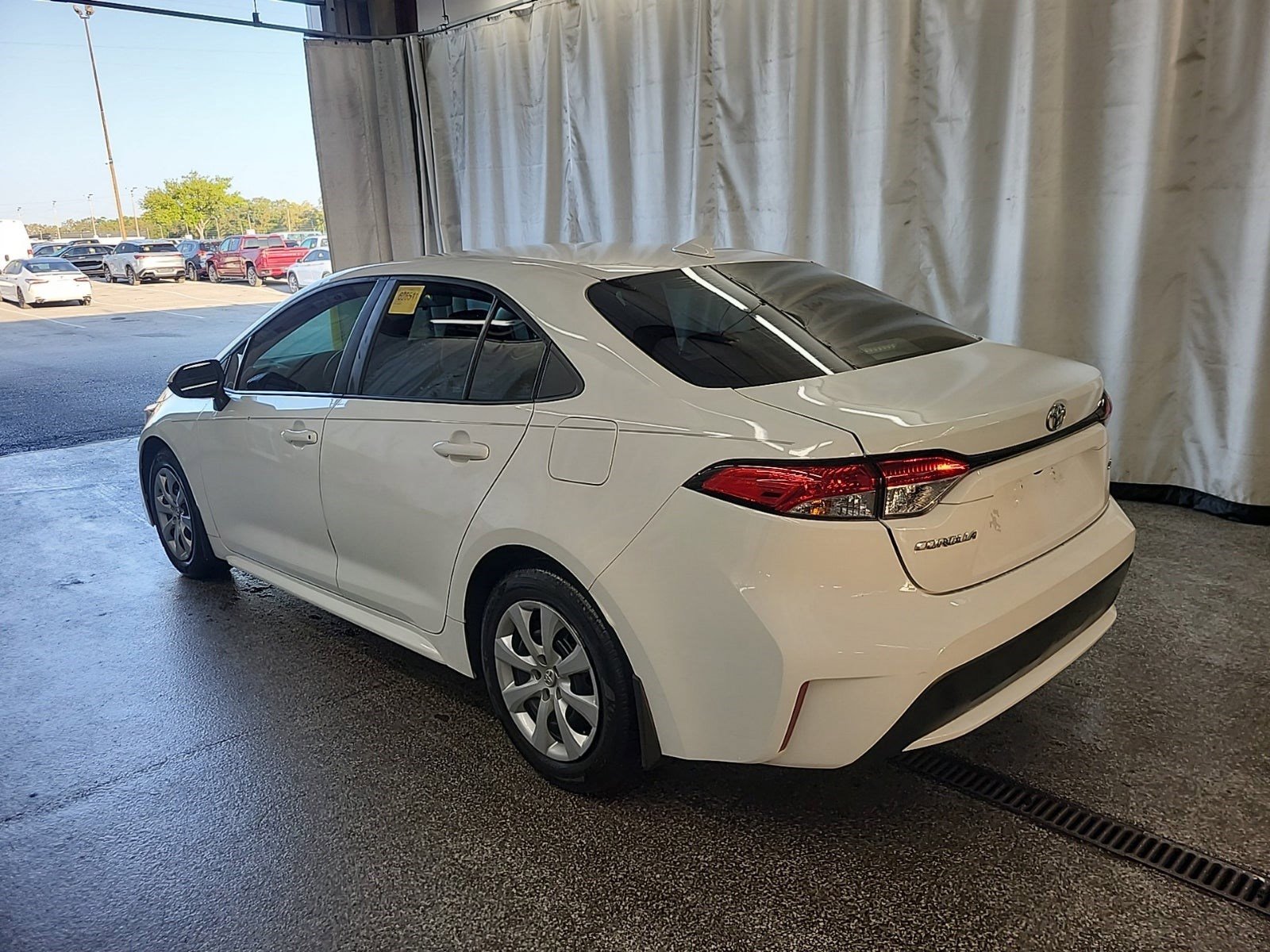 Used 2022 Toyota Corolla LE image 8
