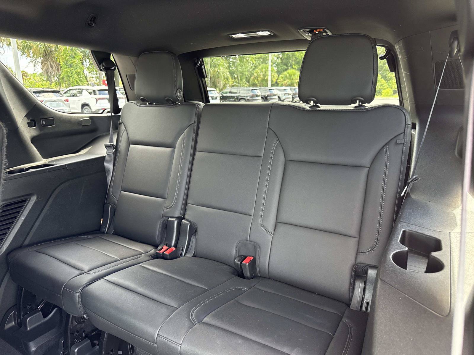 Used 2022 Chevrolet Tahoe Z71 w/ Luxury Package AWD/4WD image 12