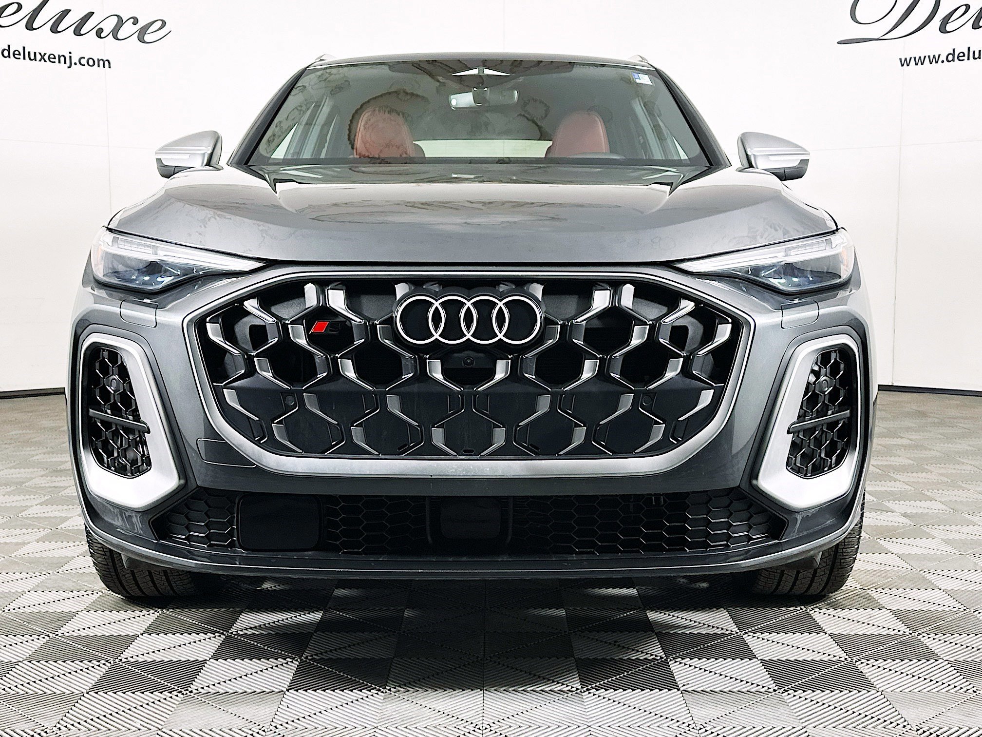 Used 2025 Audi SQ5 Premium Plus w/ Premium Plus Package image 2