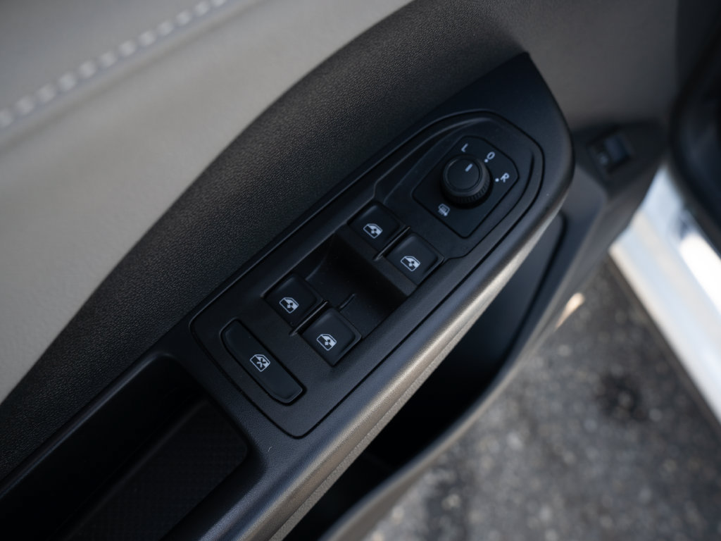 Certified 2023 Volkswagen Taos S FWD image 16