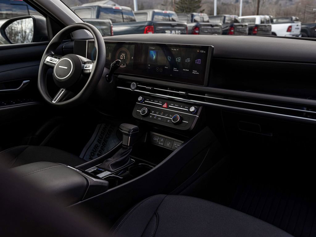 Used 2025 Hyundai Tucson SE image 33