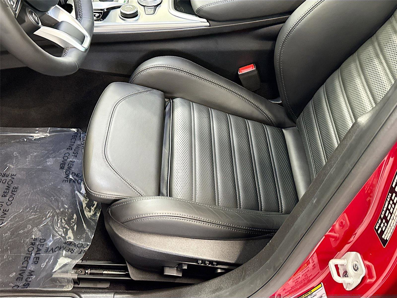 Used 2023 Alfa Romeo Giulia Veloce RWD image 20