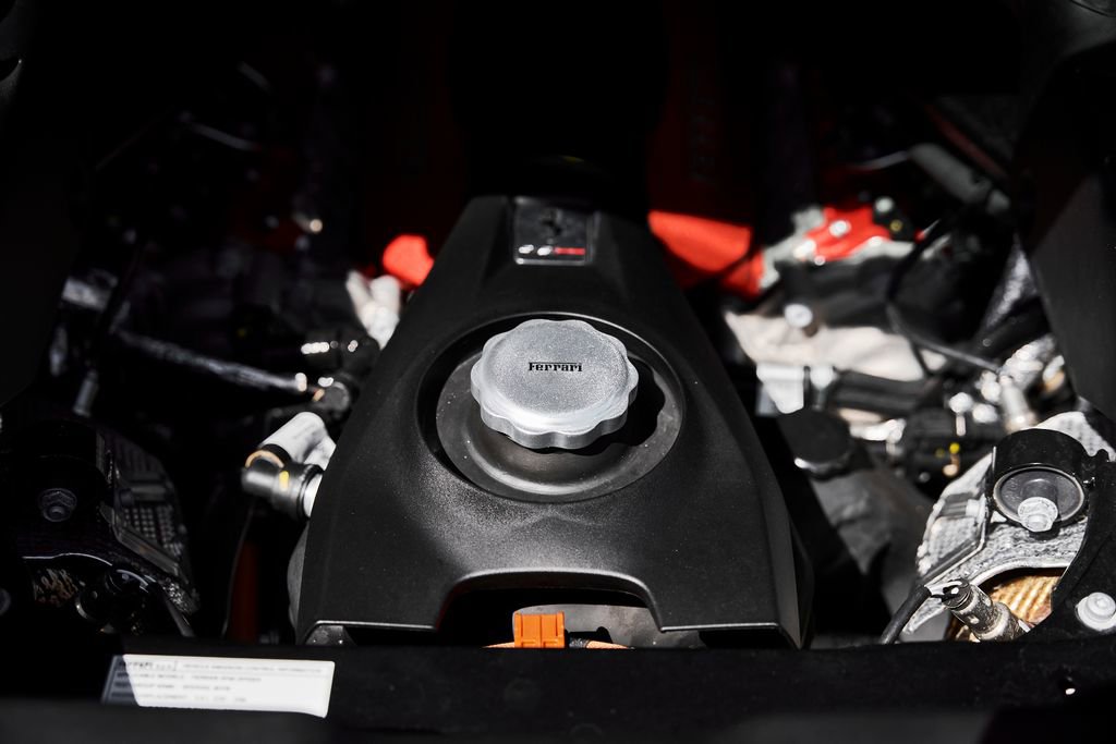 Used 2025 Ferrari SF90 Spider image 29