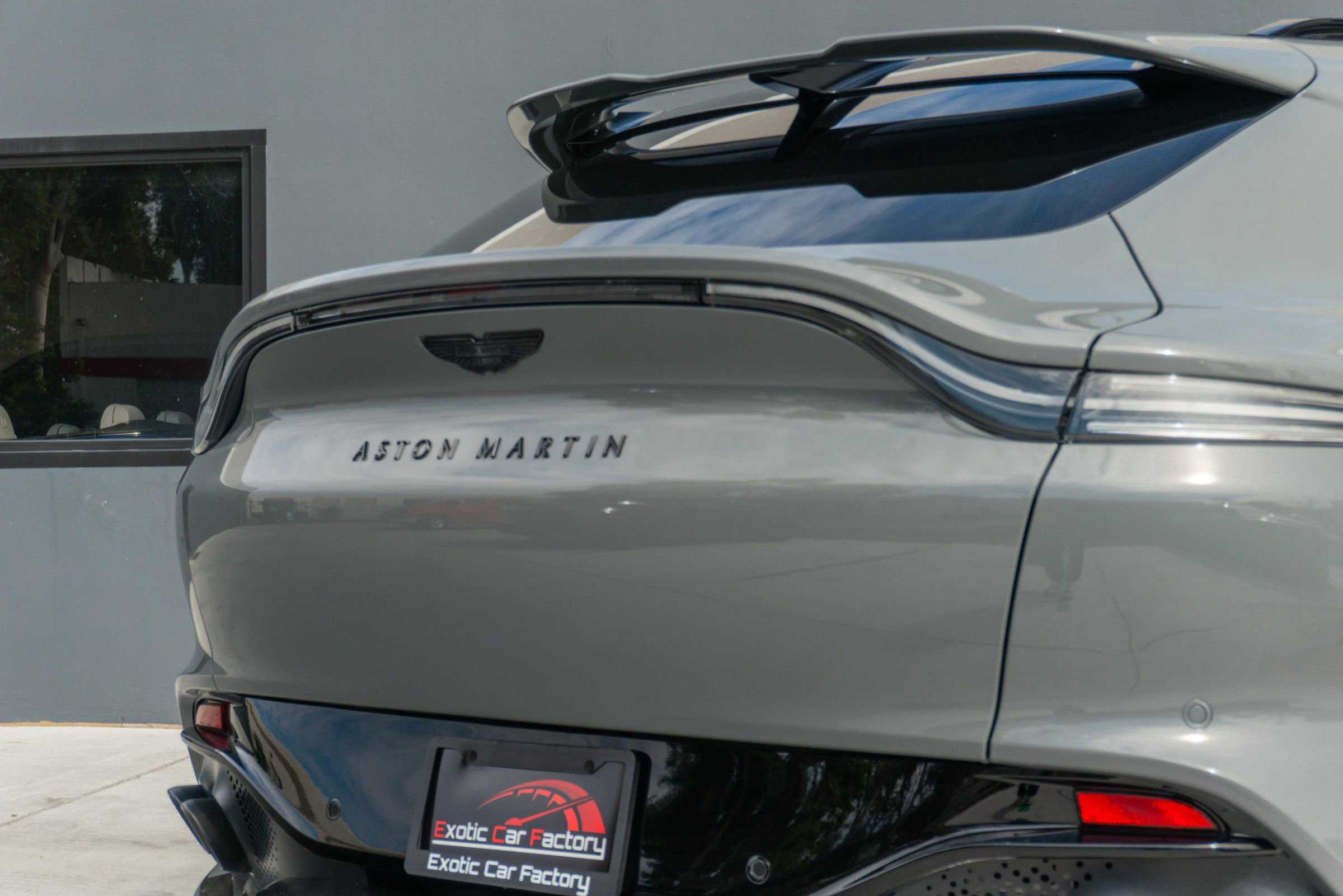 Used 2025 Aston Martin DBX 707 image 40