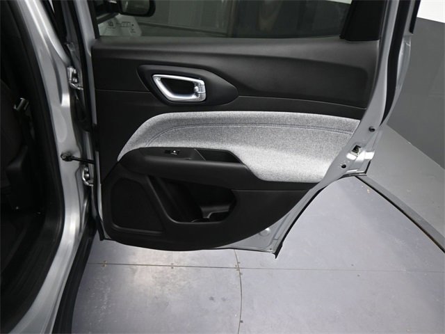 Used 2025 Jeep Compass Sport image 13