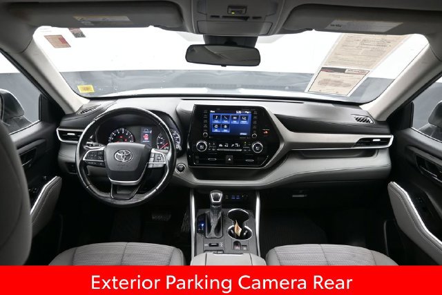 Used 2022 Toyota Highlander LE AWD/4WD image 12