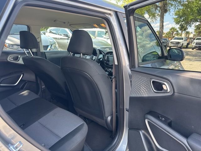 Used 2025 Kia Soul LX w/ LX Technology Package FWD image 16