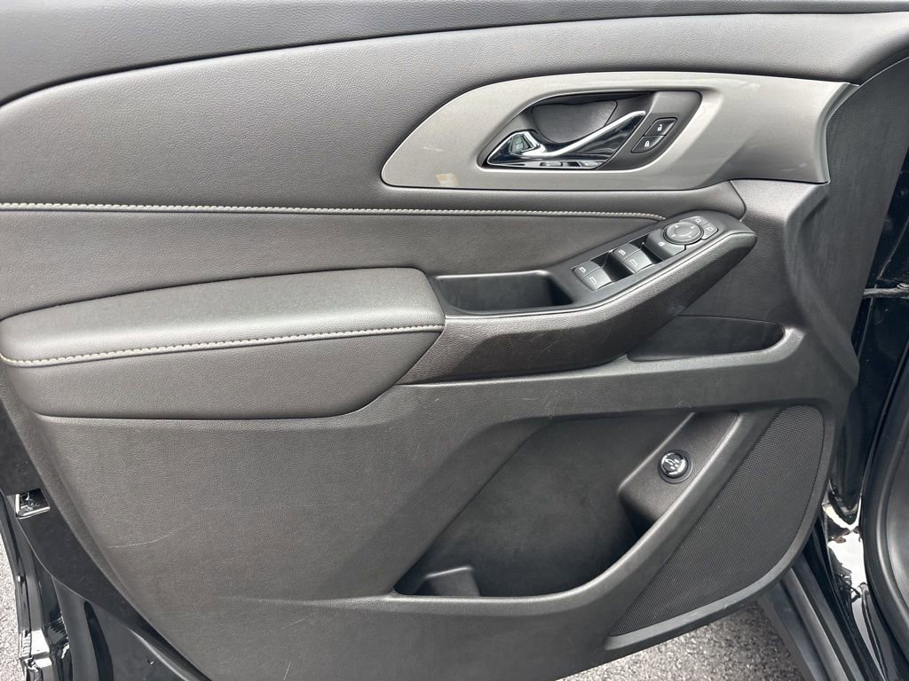 Used 2023 Chevrolet Traverse LT AWD/4WD image 16