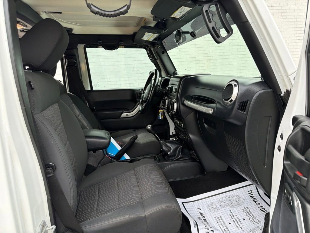 Used 2011 Jeep Wrangler Unlimited Rubicon w/ Dual Top Group AWD/4WD image 11